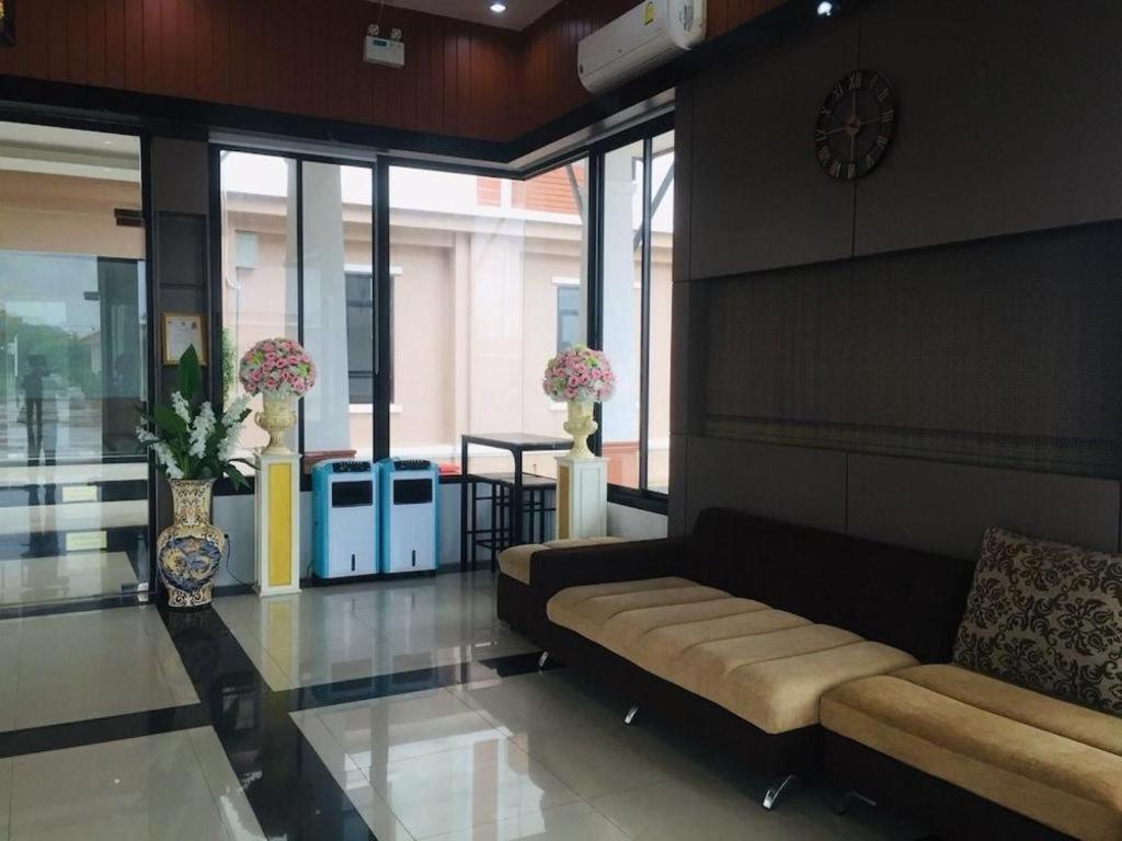 S-Tawan Hotel & Convention Maha Sarakham Dış mekan fotoğraf