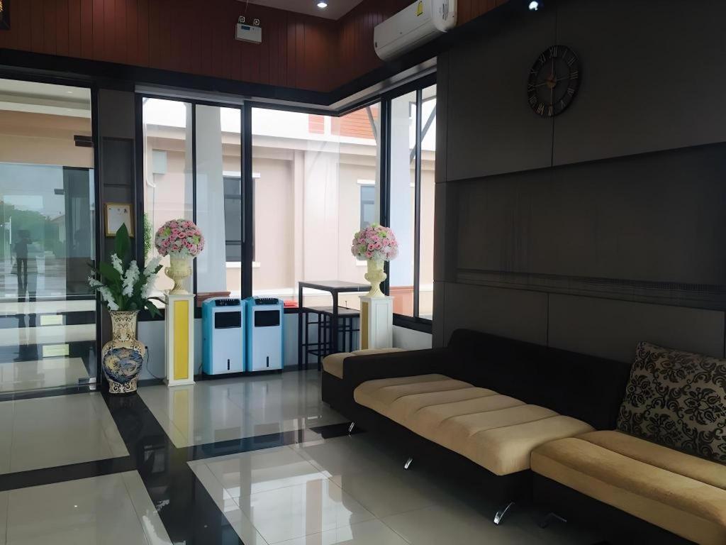S-Tawan Hotel & Convention Maha Sarakham Dış mekan fotoğraf